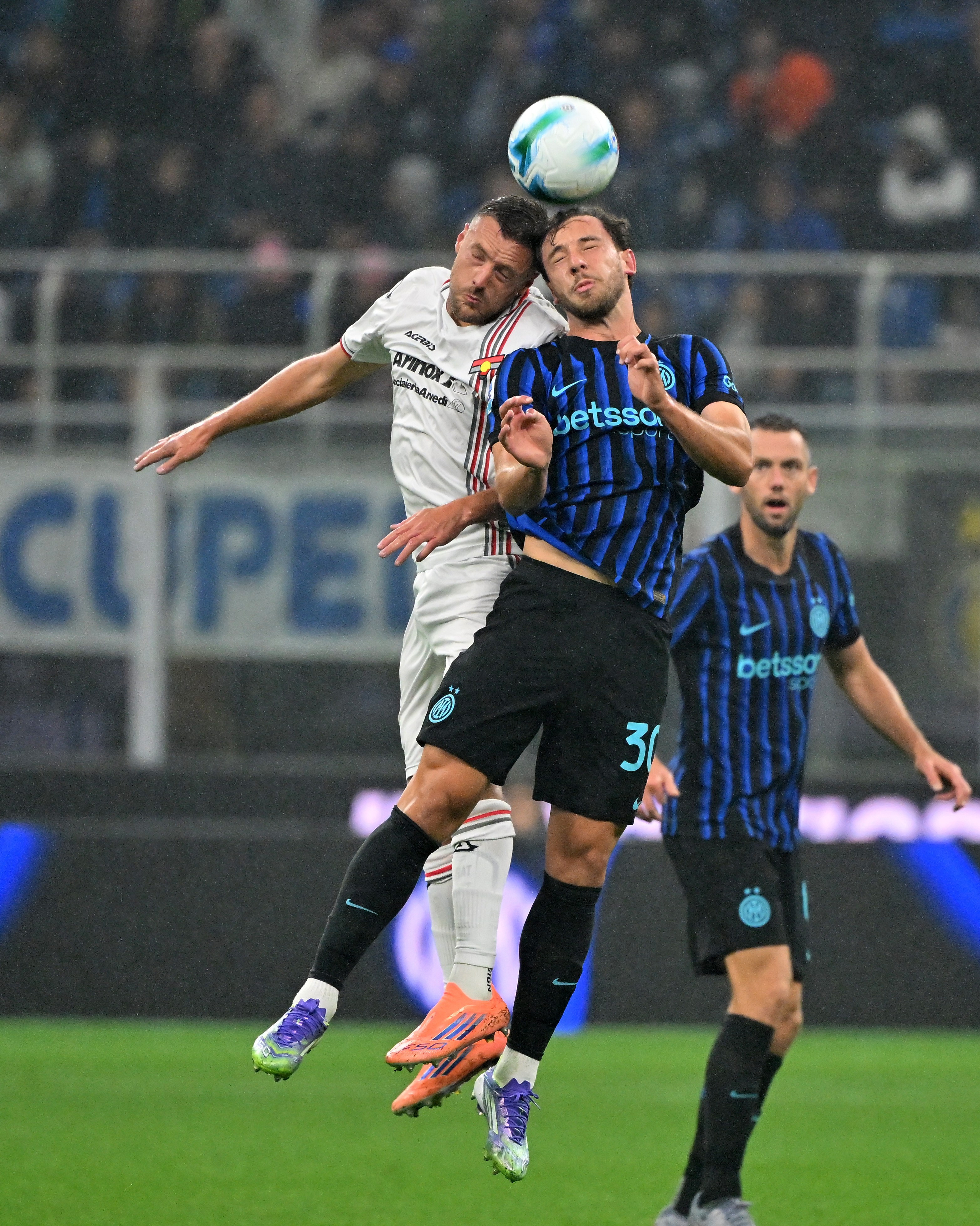 关于尤文图斯客场不敌国际米兰暂时落后意甲前四的信息