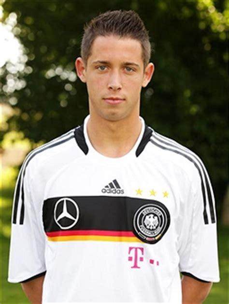 沙尔克遭遇失利，球迷忧心球队前途的简单介绍